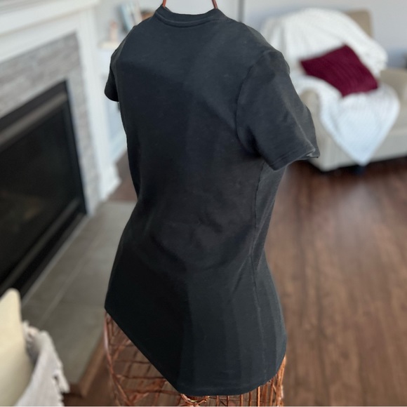 Banana Republic Black V Neck Short Sleeve Tee in Medium - Picture 6 of 10